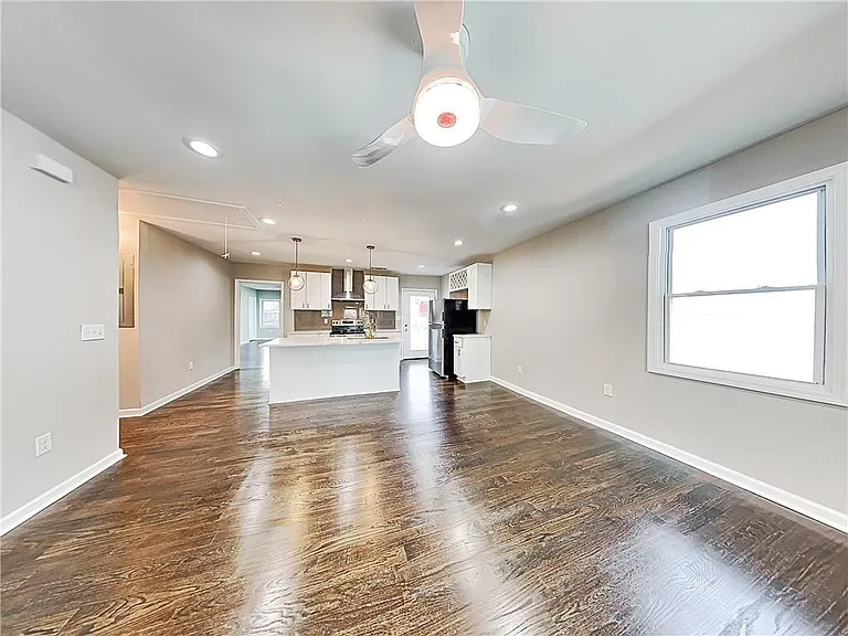 492 Elbridge Dr NW — Photo 4