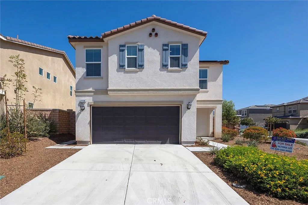4 bed, 2.5 bath, 1869 sqft, $3,800 — Photo 2