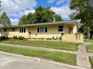 1201 3rd St, Langdon, ND 58249
