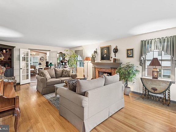 5th image of 2443 Spring Lake Dr