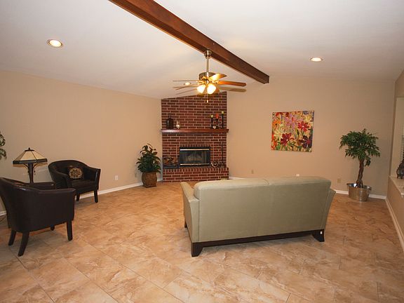 4th image of 410 E Langley Blvd