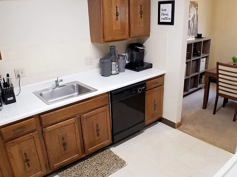 Embassy Square Apartments — Photo 49