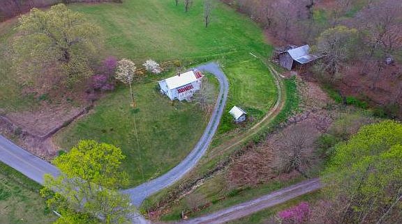 3rd image of 465 Catawba Ln