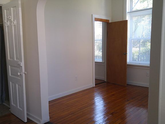 4th image of 1040 N Hermitage Ave #1W