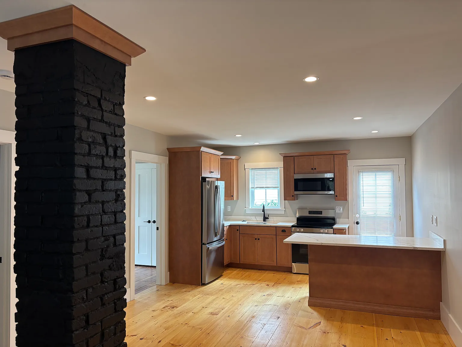 2 bed, 1.5 bath, 1490 sqft, $2,600 — Photo 3