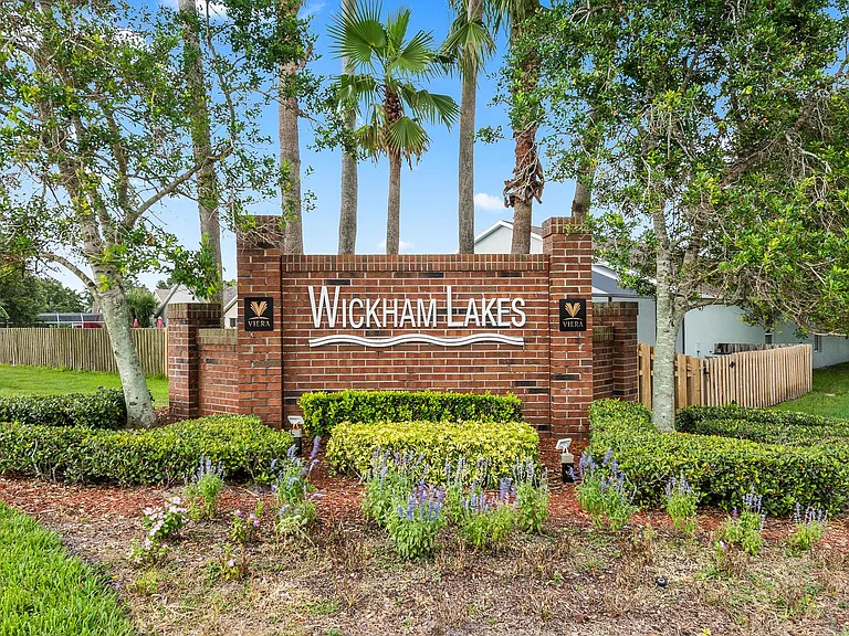 851 Wickham Lakes Dr — Photo 3