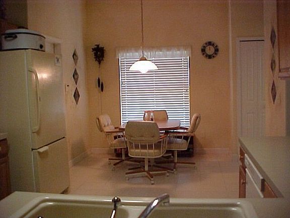 Kitchen w/eating area