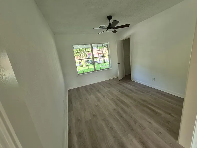 10221 Bretton Dr — Photo 15