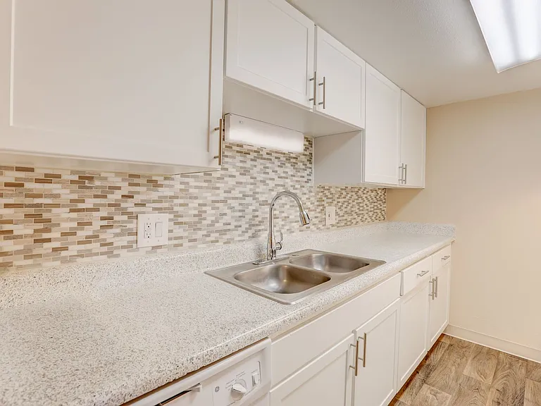 Summit View Village Apartments — Photo 41