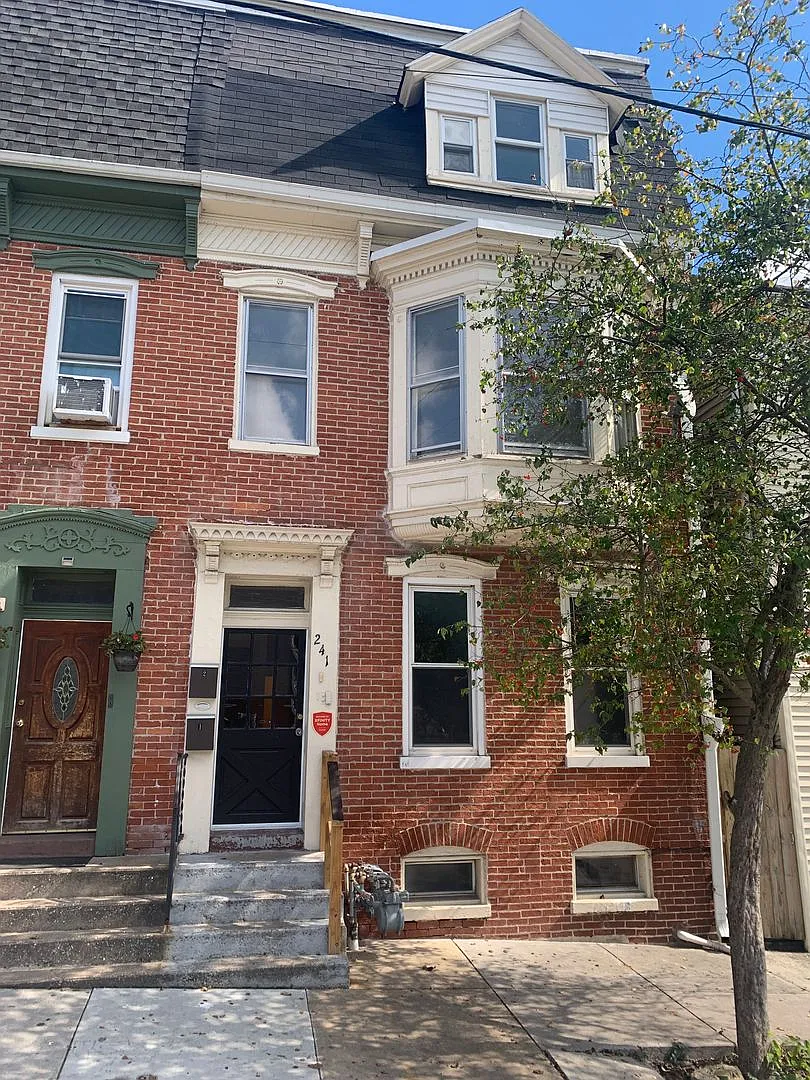 3 Bedroom 1 Bath with Parking and Laundry-York City SD — Photo 1