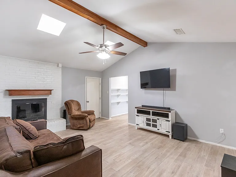 1710 Covey Ln — Photo 2