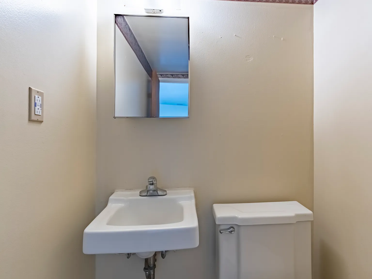 121 E hoover APT 13 — Photo 3