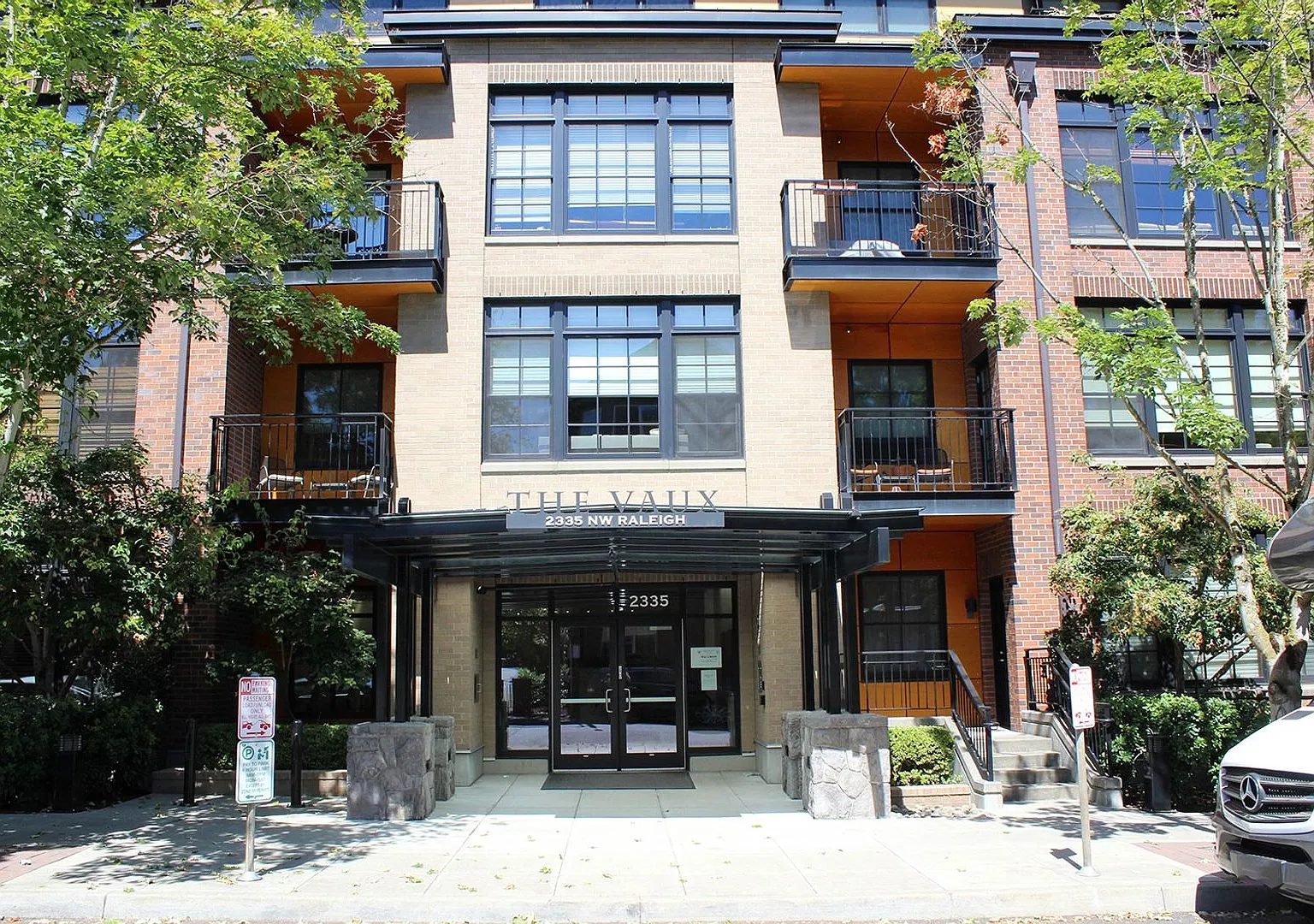 1 Bedroom Ground Floor Condo at The Vaux - Northwest PDX Living at Its Best! — Photo 1