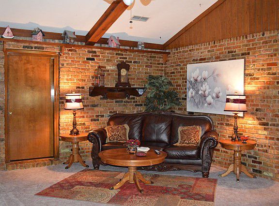 5th image of 303 Ponderosa Dr