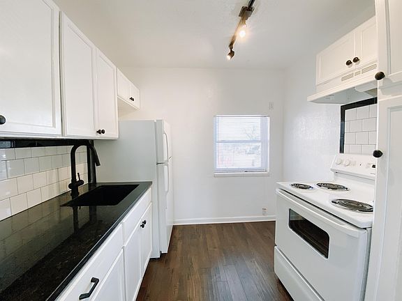 4th image of 1722 N Lindsay Ave #5