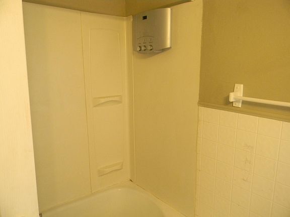 3rd image of 414 Abston Ave
