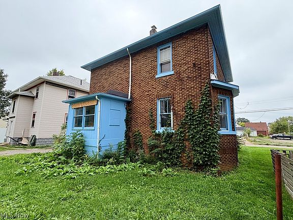 4th image of 2909 Denver Ave