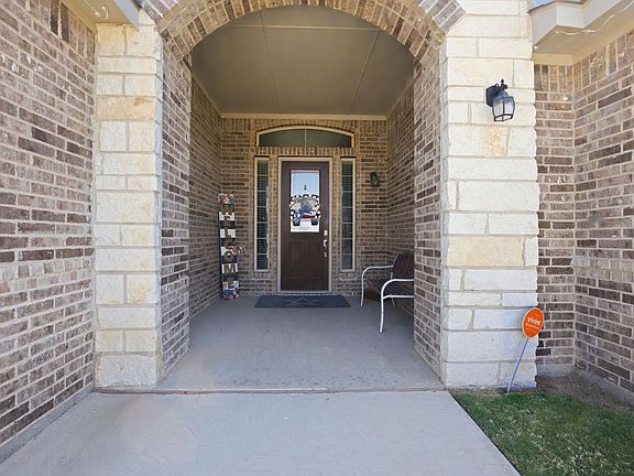 3rd image of 1006 Daisy Rd