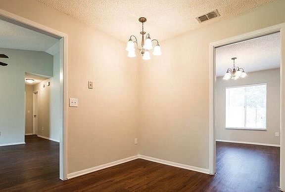 5th image of 104 Lamont Ave