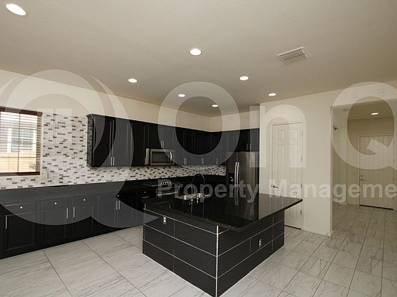 3rd image of 3110 S Jasmine Dr