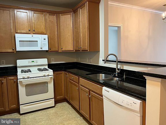3rd image of 3840 Lightfoot St Unit 240