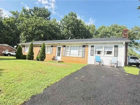 110 Sarah St, Mount Airy, NC 27030