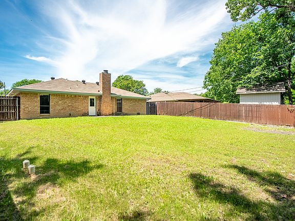 3rd image of 4904 Brookhollow Dr