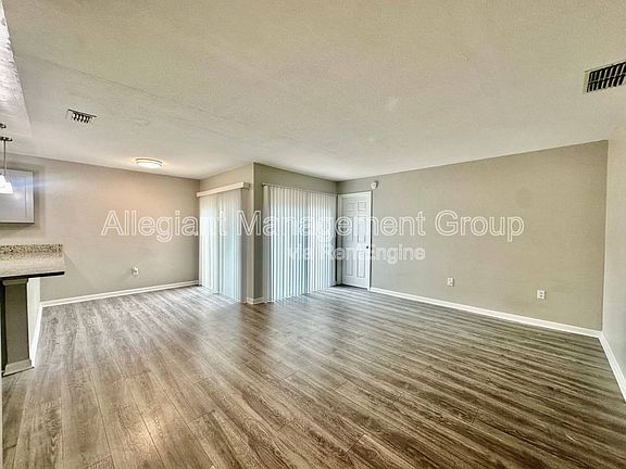 2nd image of 476 Hunter Cir