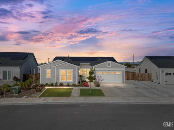 9520 Parkwood Manor Dr, Shafter, CA 93263