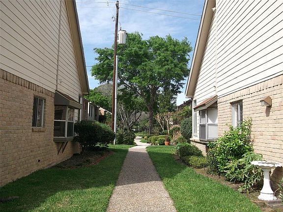 2nd image of 744 Country Place Dr APT A