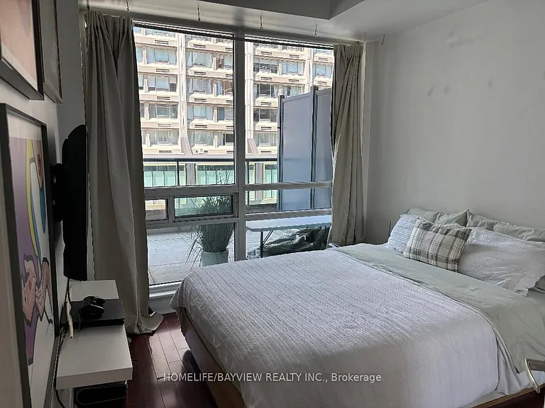 1121 Bay St #405 — Photo 8
