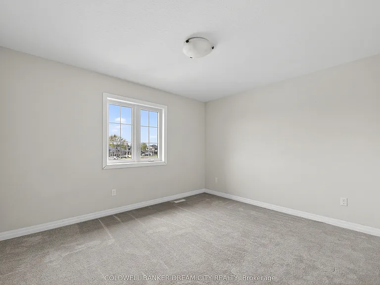 98 Livingston Dr — Photo 35