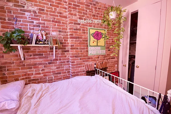 Rented by Meller Maayan S | media 7