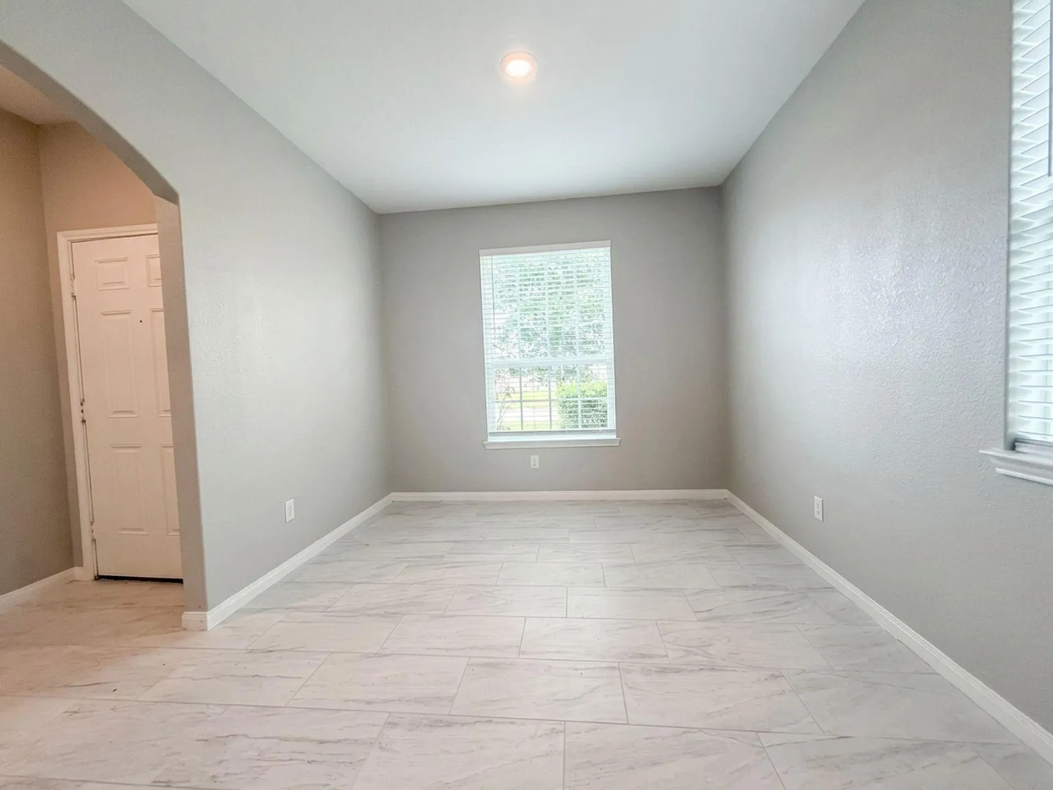 3 bed, 2.0 bath, 1575 sqft, $2,500 — Photo 4