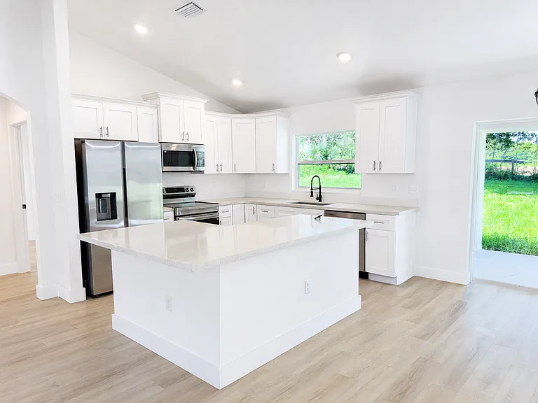 14981 SW 20th Pl — Photo 3