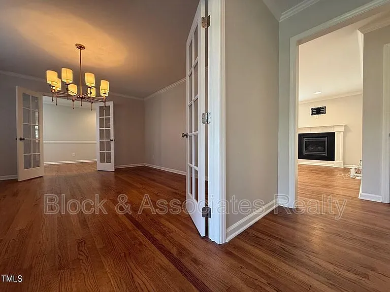 212 Sampson St — Photo 4