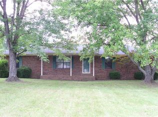 121 Oakland Dr, Gallatin, TN 37066