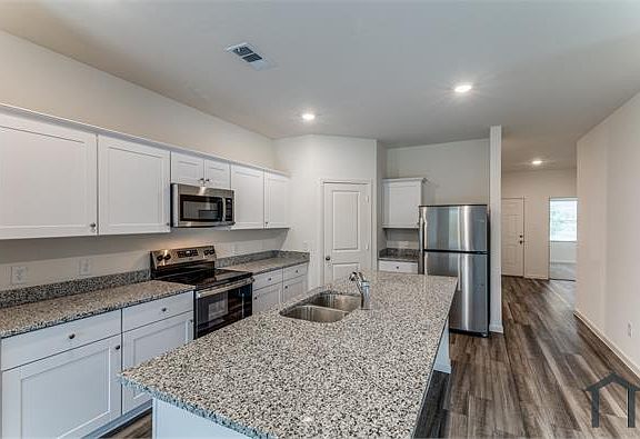 4th image of 4928 Weymouth Dr