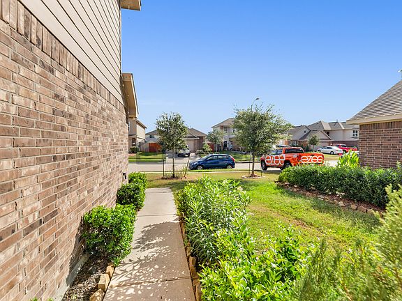 5th image of 1443 Oxford Meadows Dr
