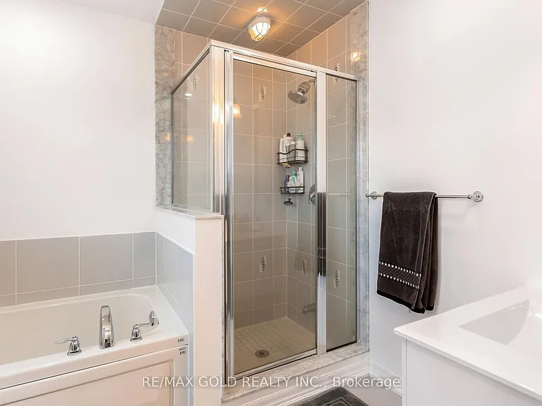 112 Hanson Cres — Photo 35