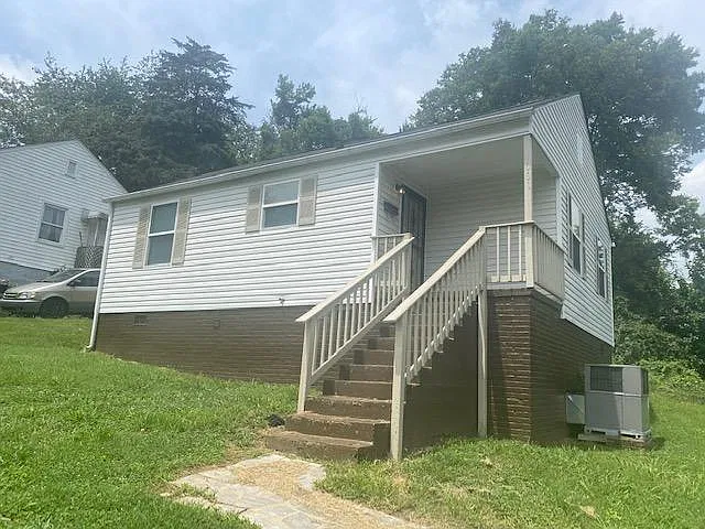2 bed, 832 sqft, $1,300 — Photo 2