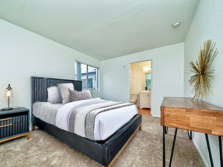 15111 Burbank Blvd — Photo 5