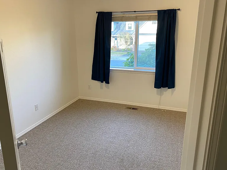 2108 NW Violet Ave — Photo 4