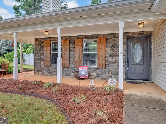 3rd image of 465 Berkshire Dr