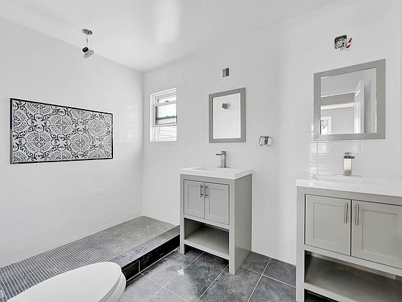 5th image of 10419 125th St