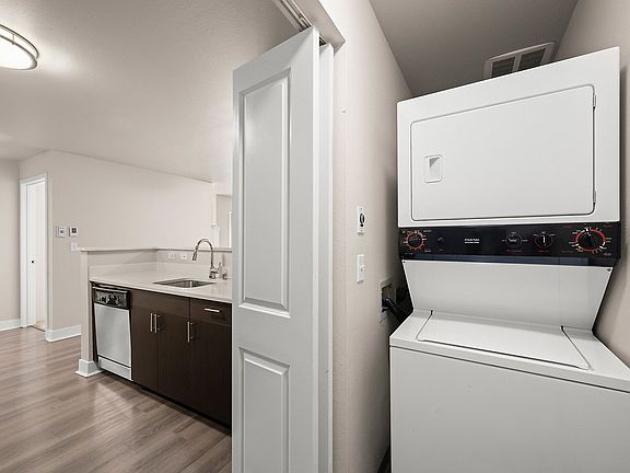 5th image of 2400 4th Ave #1401