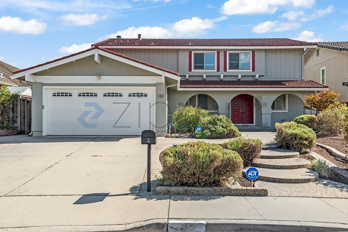 5 bed, 2.5 bath, 2352 sqft, $5,995 — Photo 1