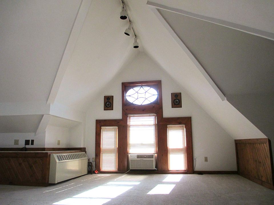 Huge Vaulted Living Room!