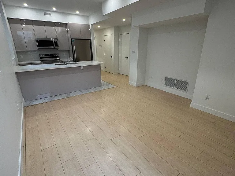 4 B Huron Ave N #2 — Photo 1
