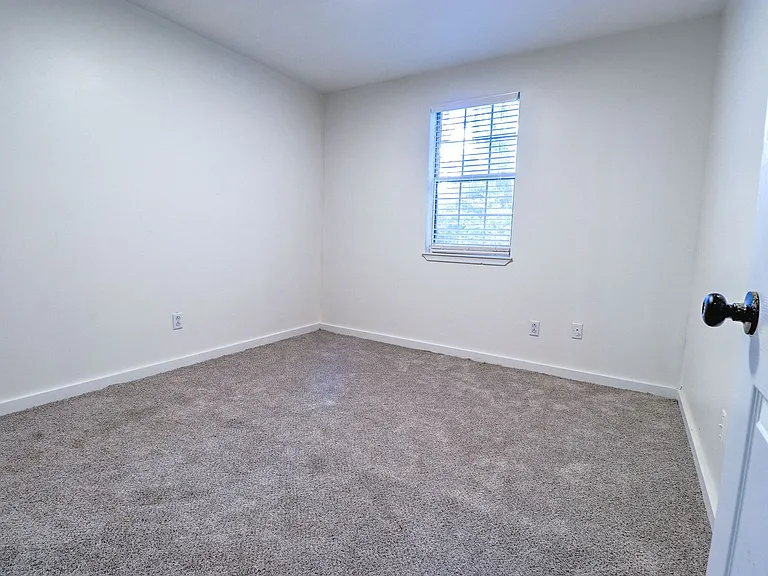170 Westwood Dr — Photo 28